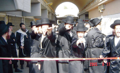 jews2.jpg (30299 bytes)